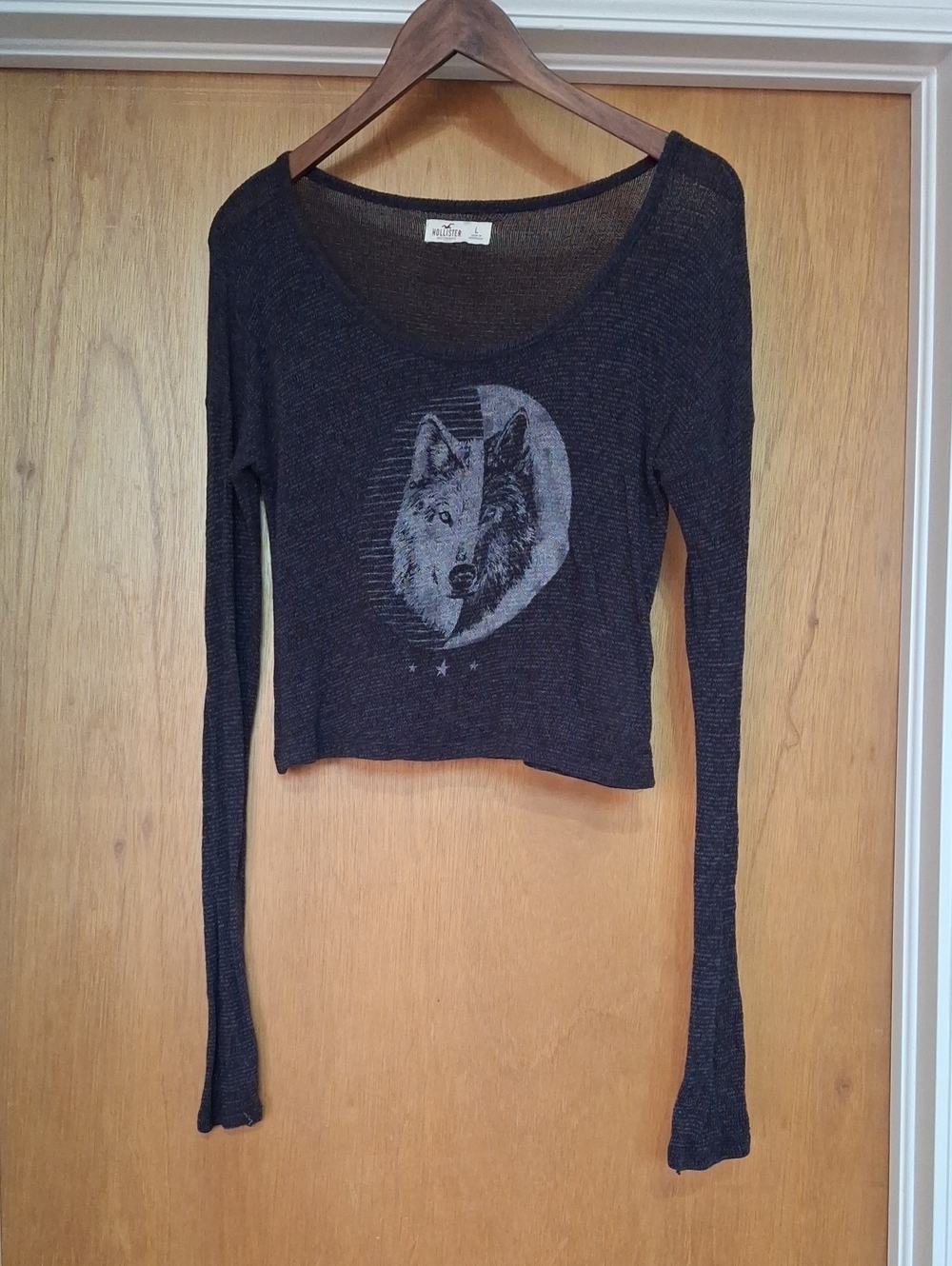 Hollister Black Wolf & Moon Long-Sleeve Crop Top